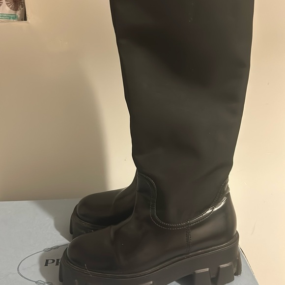 Authentic PRADA
Nylon Zip-Pocket Platform Riding Boots
🔥🔥🔥🔥🔥🔥🔥 - Picture 2 of 5